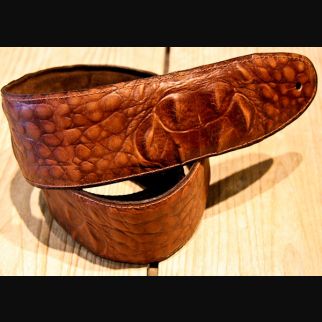 Max Guitar Alligator Brown