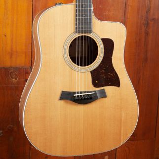 Taylor 210ce Torrefied Spruce Top