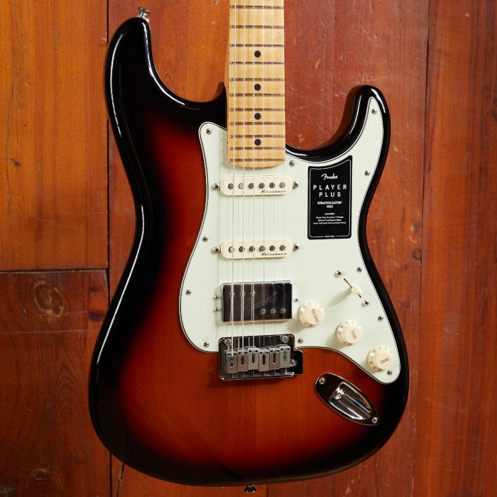 MN　Plus　Fender　Player　Stratocaster　HSS　–　3-Color　Sunburst　Max　Guitar