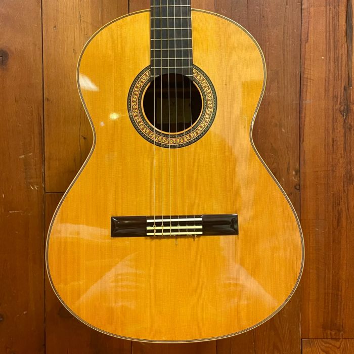 K.Yairi 1990 Y-90 Classical guitar in case