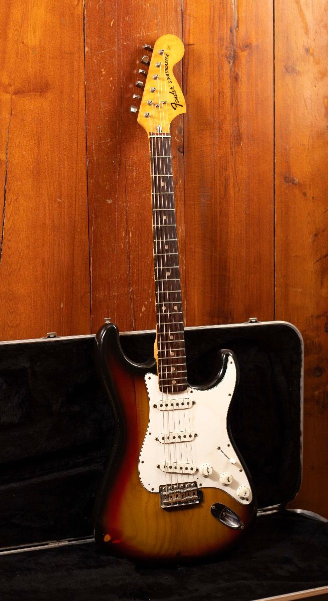 Fender Stratocaster RW 3-Color Sunburst (1974) – Electric