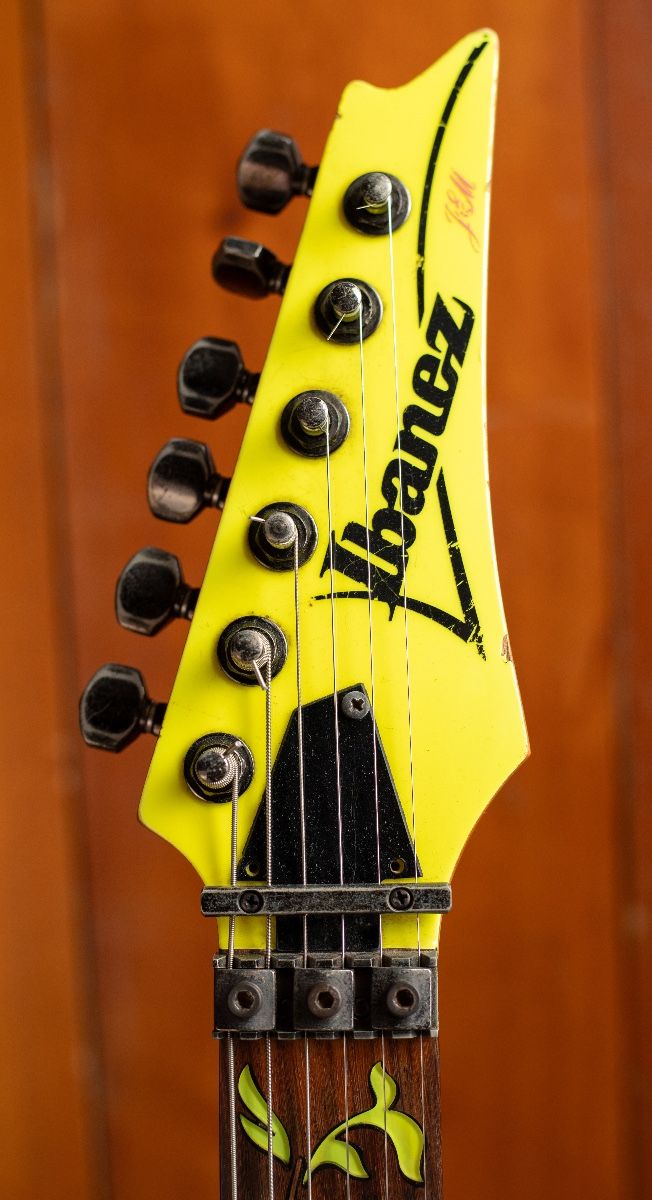 Ibanez Jem 777 VDY 1989 Desert Sun Yellow Signed by Steve Vai