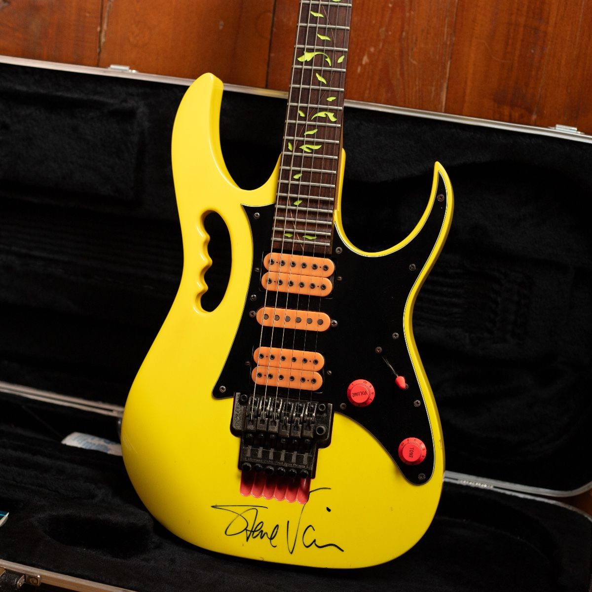 Ibanez Jem 777 VDY 1989 Desert Sun Yellow Signed by Steve Vai