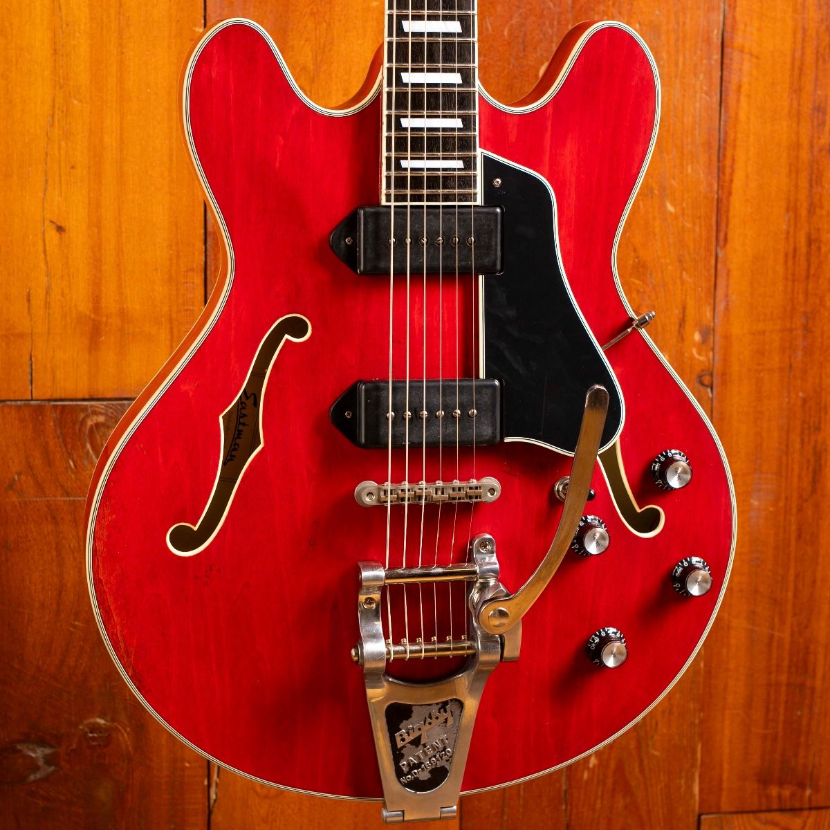 Eastman T64/v Antique Red – Electric Guitar | Max Guitar