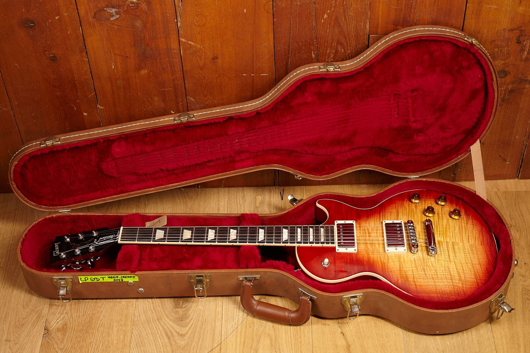 Gibson Les Paul 2017年製 チェリー Gibson Les Paul Faded 2017 T - Worn Cherry with Soft Case