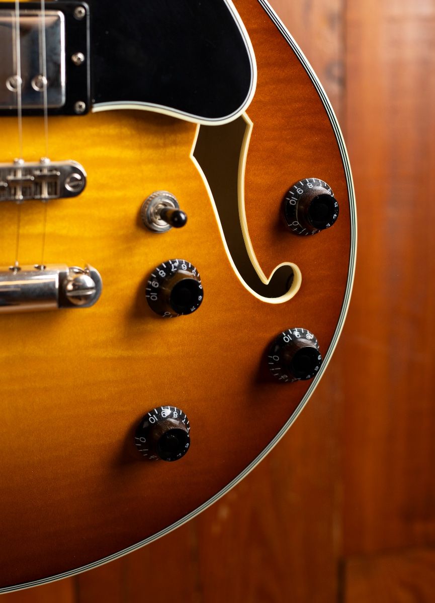 Eastman T484 Goldburst – Electric Guitar | Max Guitars