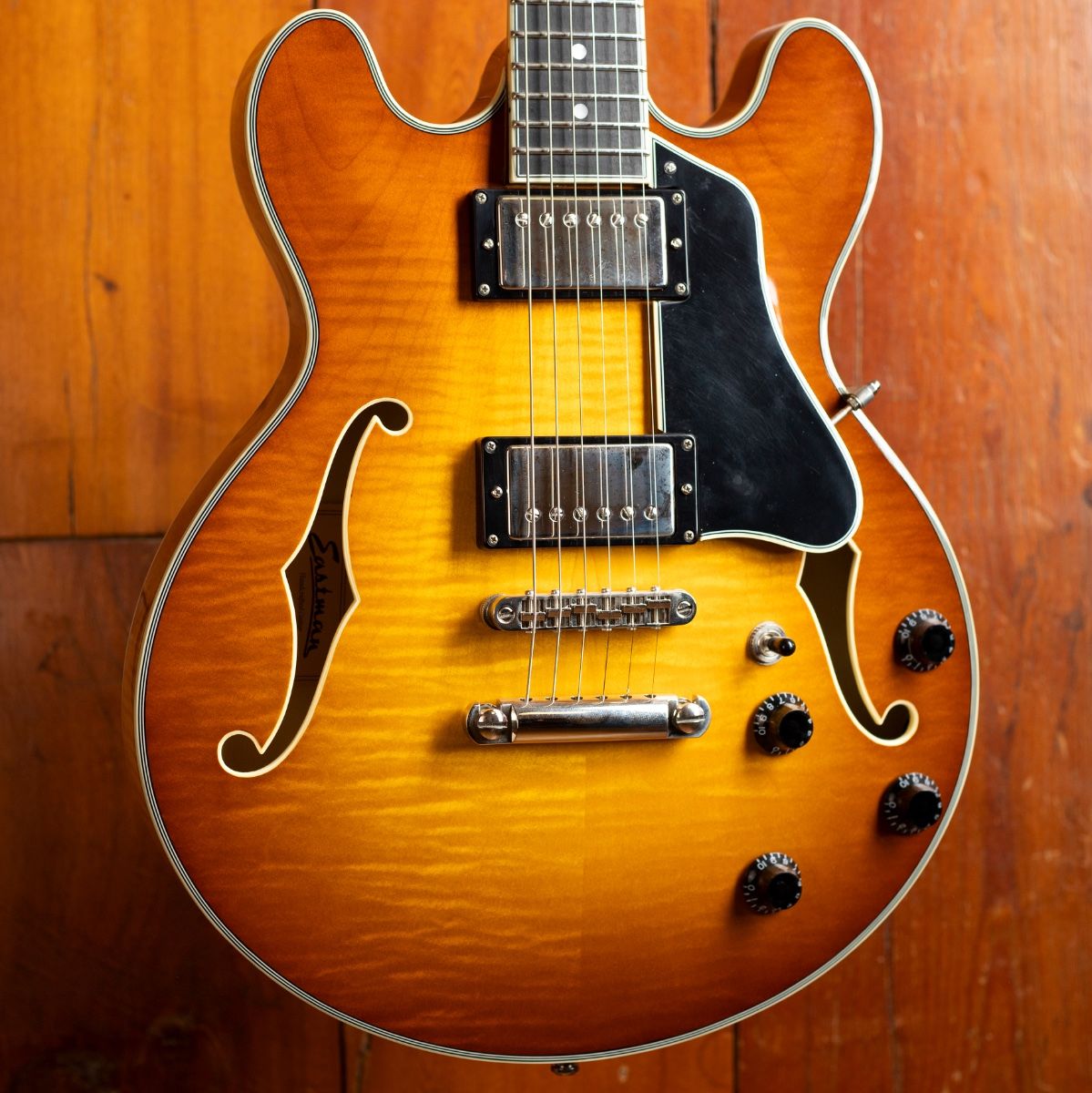 Eastman T484 Goldburst – Electric Guitar | Max Guitars