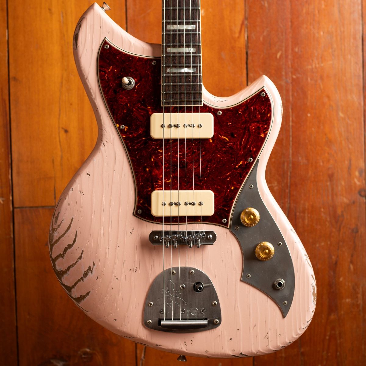 Novo Serus J Shell Pink – Electric Guitar | Max Guitar
