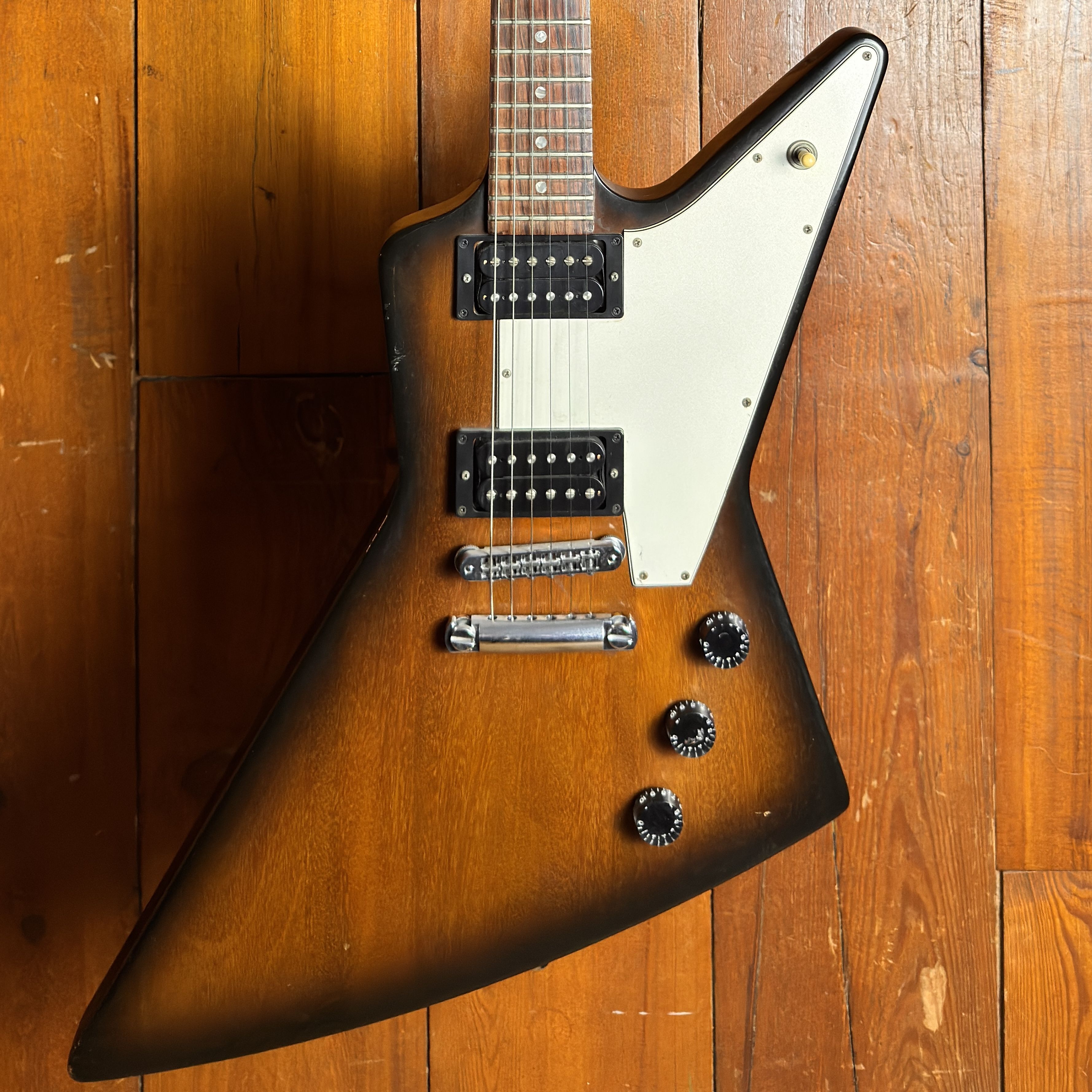 ギブソン　エクスプローラ　94年製 1994 Gibson Explorer Vintage Sunburst – Electric Guitar | Max Guitar