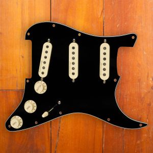 Fender Pre-Wired Strat Pickguard, Vintage Noiseless SSS