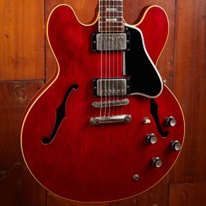 Gibson 1962 ES-335 Cherry - Mint vintage guitar