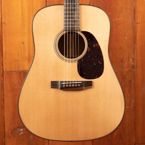 Martin D-18E Modern Deluxe