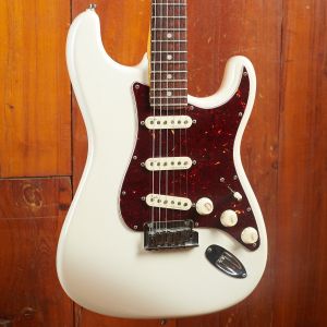 Fender 2020 American Ultra Stratocaster Arctic Pearl RW